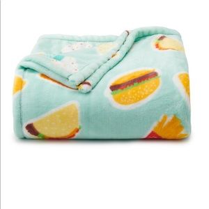 NWT soft, large plush throw blanket w/ food print